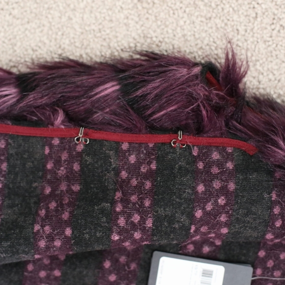 Guess Faux Fur Vest Brand New With Tags - Picture 2 of 3